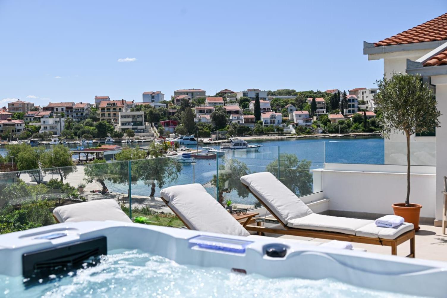 Villa Rozana - Beachfront Wellness Retreat Seget Vranjica Exterior photo