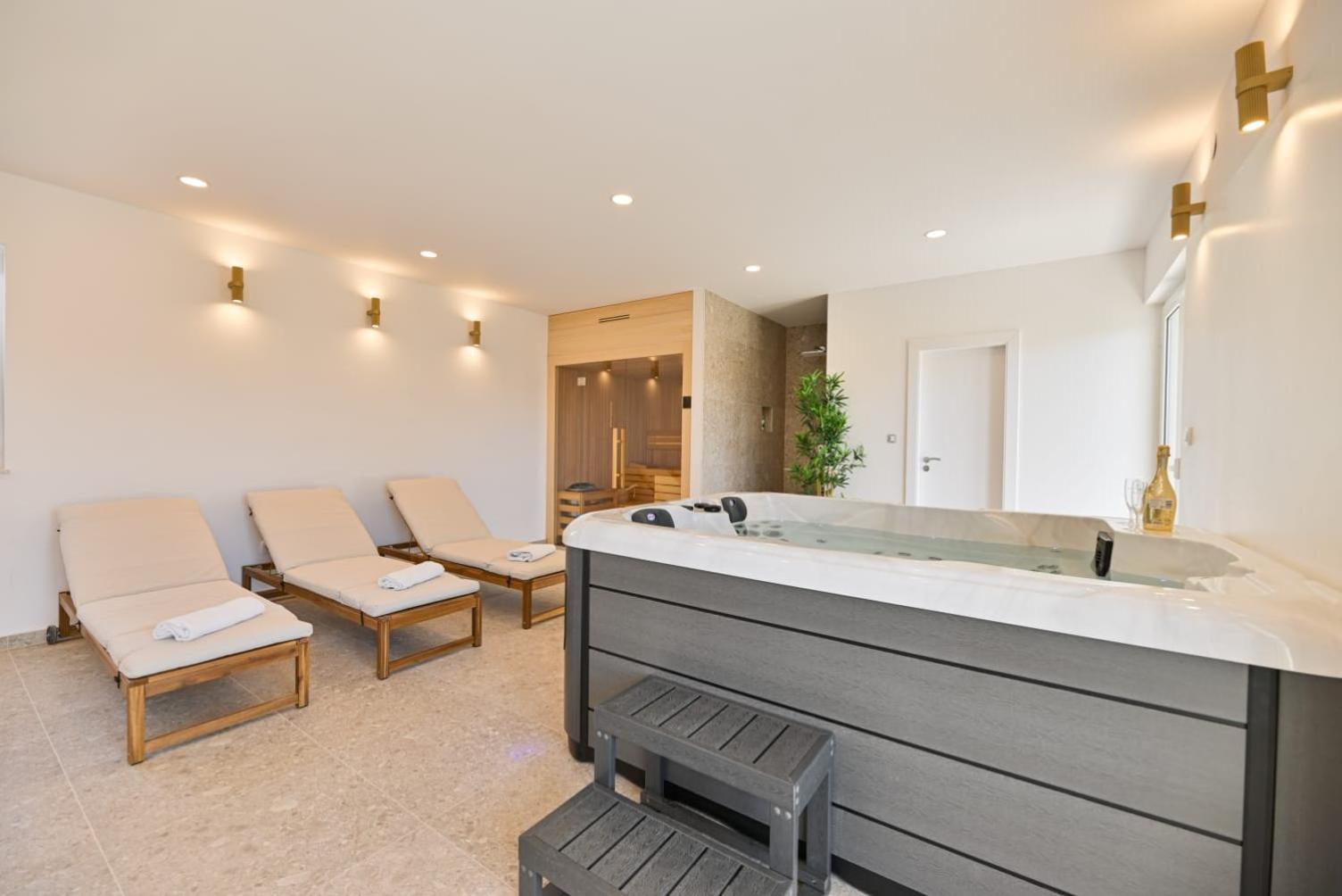Villa Rozana - Beachfront Wellness Retreat Seget Vranjica Exterior photo