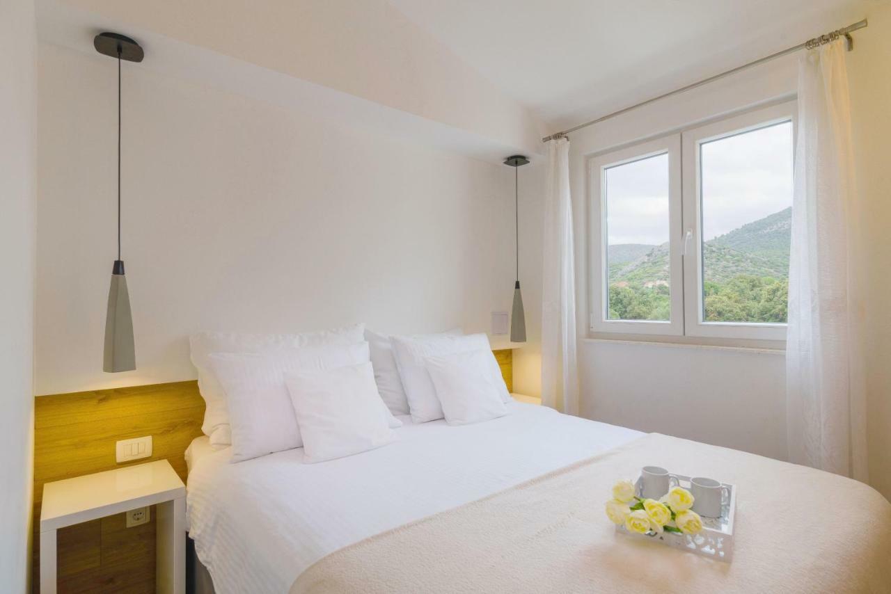 Villa Rozana - Beachfront Wellness Retreat Seget Vranjica Exterior photo