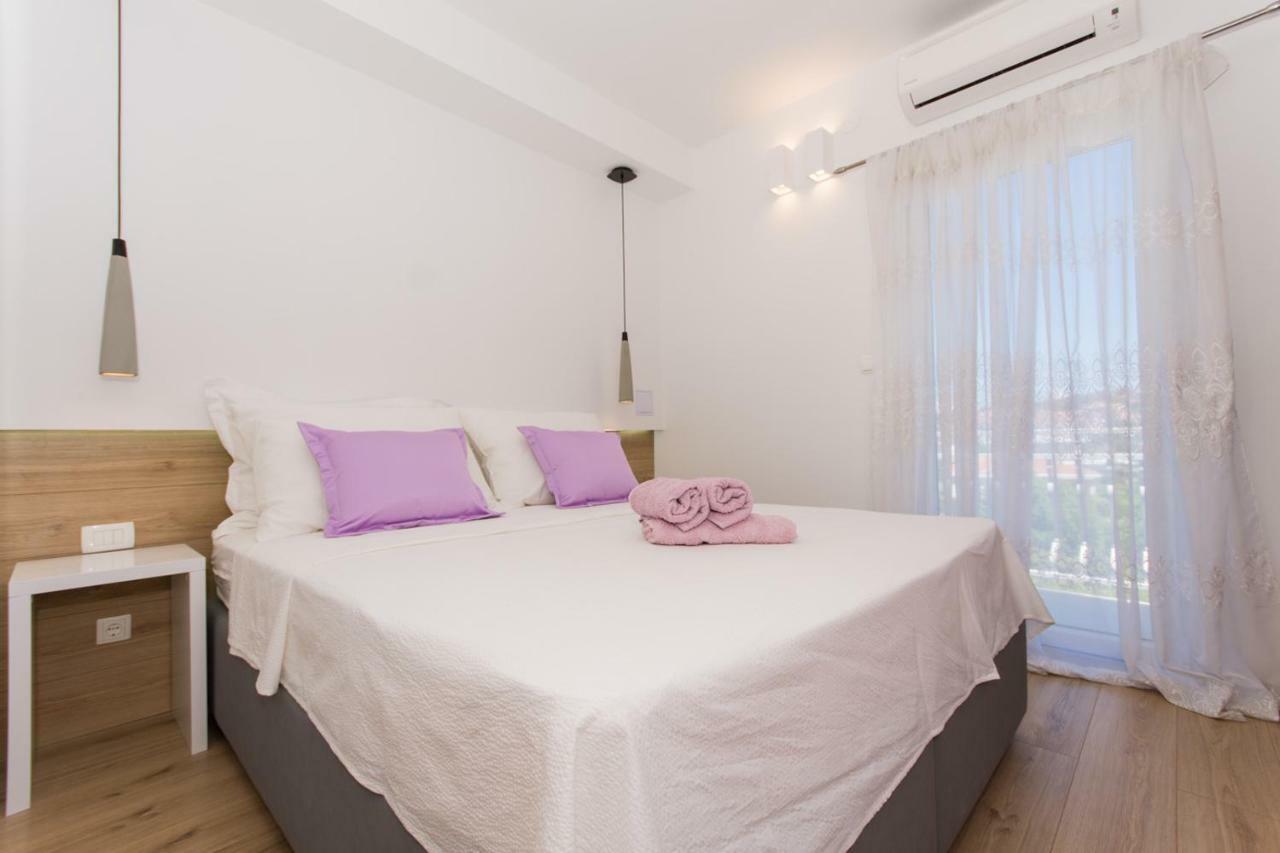 Villa Rozana - Beachfront Wellness Retreat Seget Vranjica Room photo