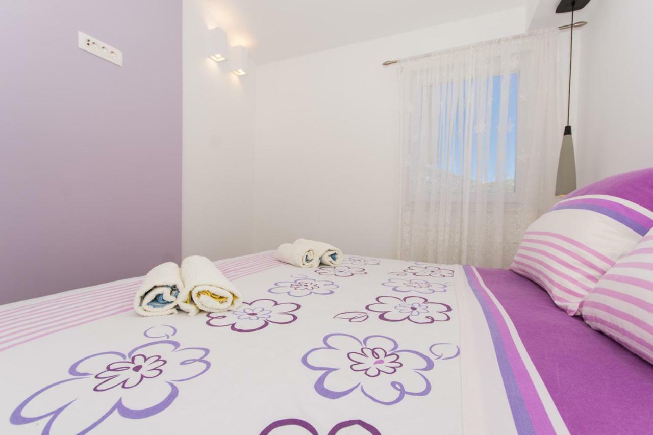 Villa Rozana - Beachfront Wellness Retreat Seget Vranjica Room photo