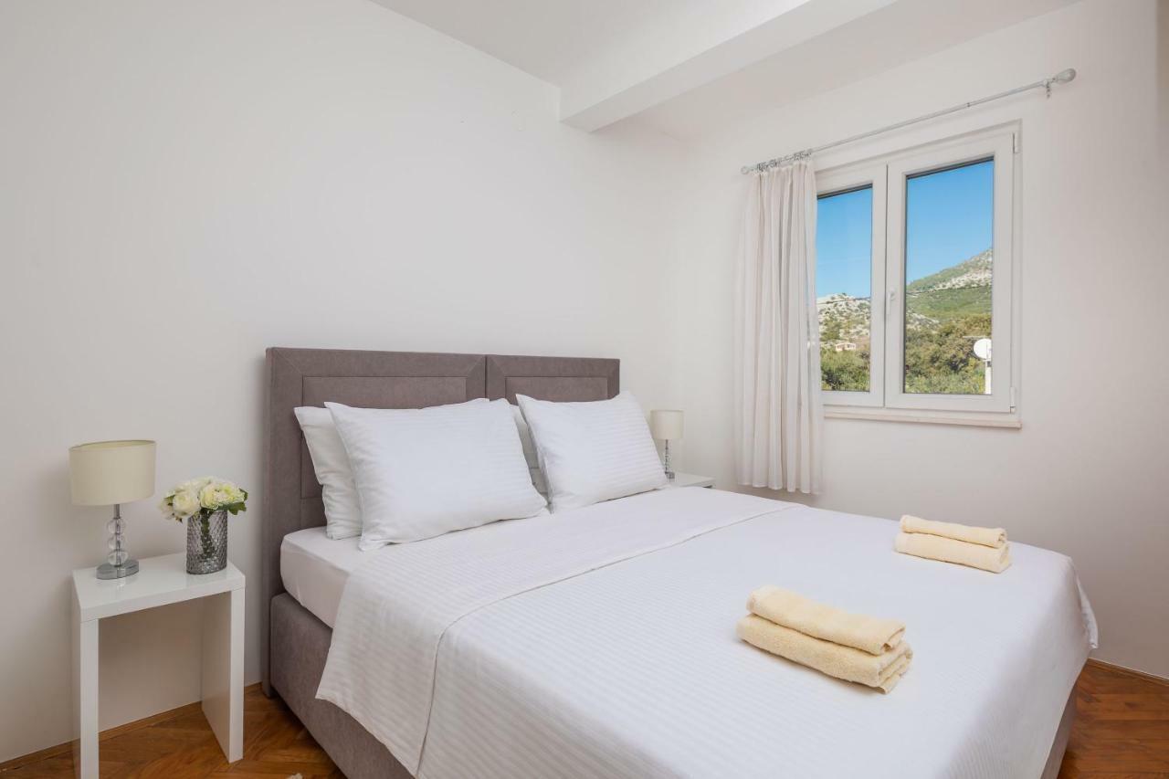 Villa Rozana - Beachfront Wellness Retreat Seget Vranjica Exterior photo